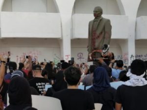 Marcha feminista termina en actos vandálicos en Cancún