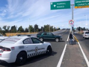 Normalistas bloquean carreteras en Durango por recortes presupuestales