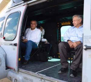 Llega López Obrador a Villahermosa para evaluar inundaciones