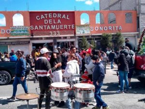 Sin temor al Covid celebran hasta con sonidero a Santa Muerte