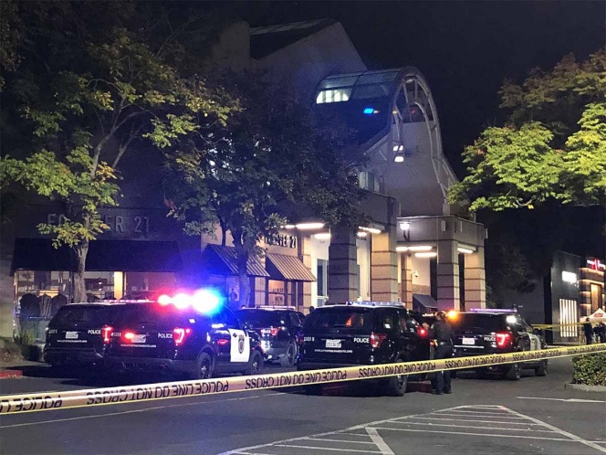 Tiroteo en centro comercial de California deja un muerto