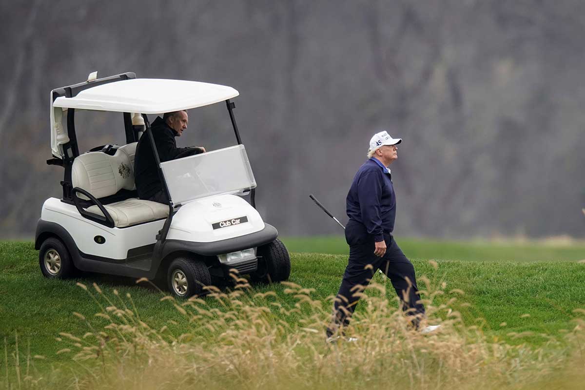 Trump se refugia de nuevo en su club de golf