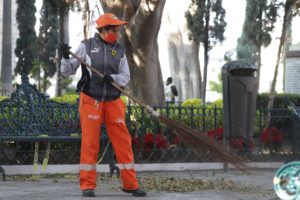 Exhorta Servicio de Limpia a poblanos barrer y mantener limpio el frente de su propiedad