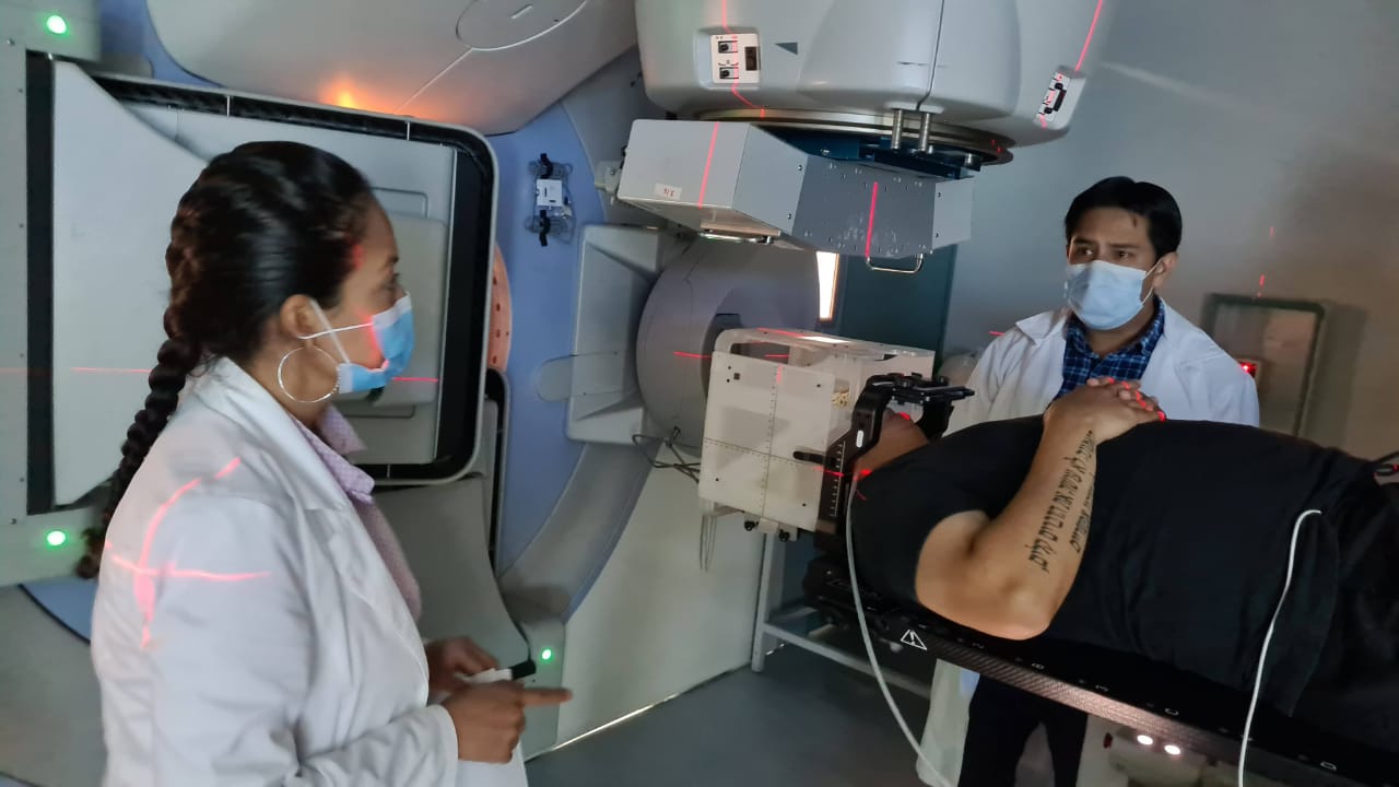 Hospital de Especialidades del IMSS en Puebla realiza radiocirugías a pacientes con tumor cerebral