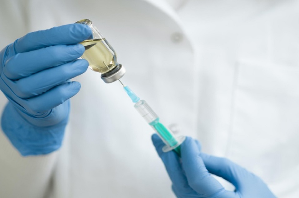 Vacuna de Oxford-AstraZeneca es aprobada en Reino Unido