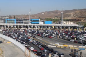 México y EU mantendrán cierre en frontera a viajes no esenciales hasta enero