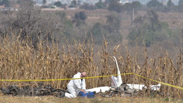 Detiene a dos personas involucradas en caída del avión de Martha Erika y Moreno Valle