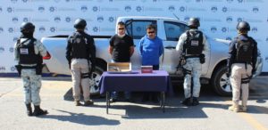 Guardia Nacional y Policía Municipal a pareja de robo de vehículo