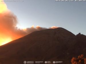 Registra explosión y expulsión de ceniza el volcán Popocatépetl