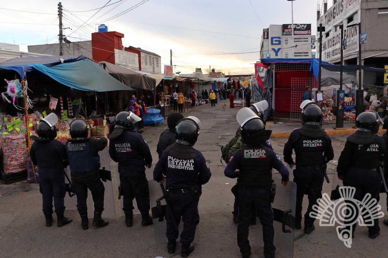 En operativo, Policía Estatal inhibe venta ilegal de alcohol en el mercado Morelos