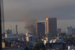 Incendio en subestación del Metro: un muerto y seis líneas suspendidas