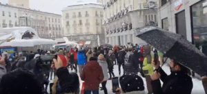 (VIDEO) Con canción de Paulina Rubio españoles disfrutan de la nieve