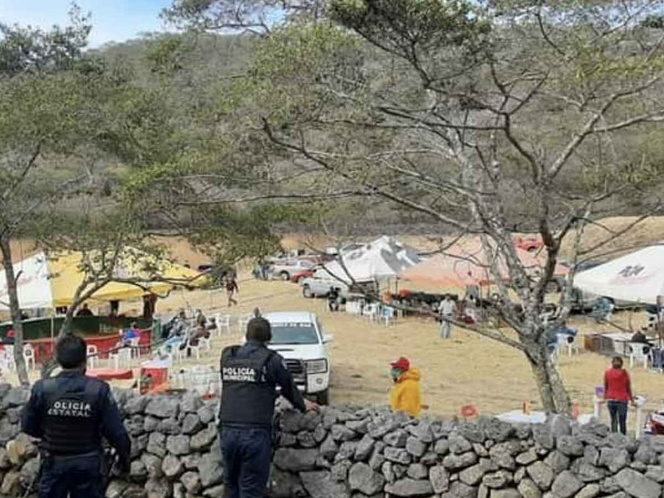 Desalojan a 100 personas de pelea de gallos en Querétaro