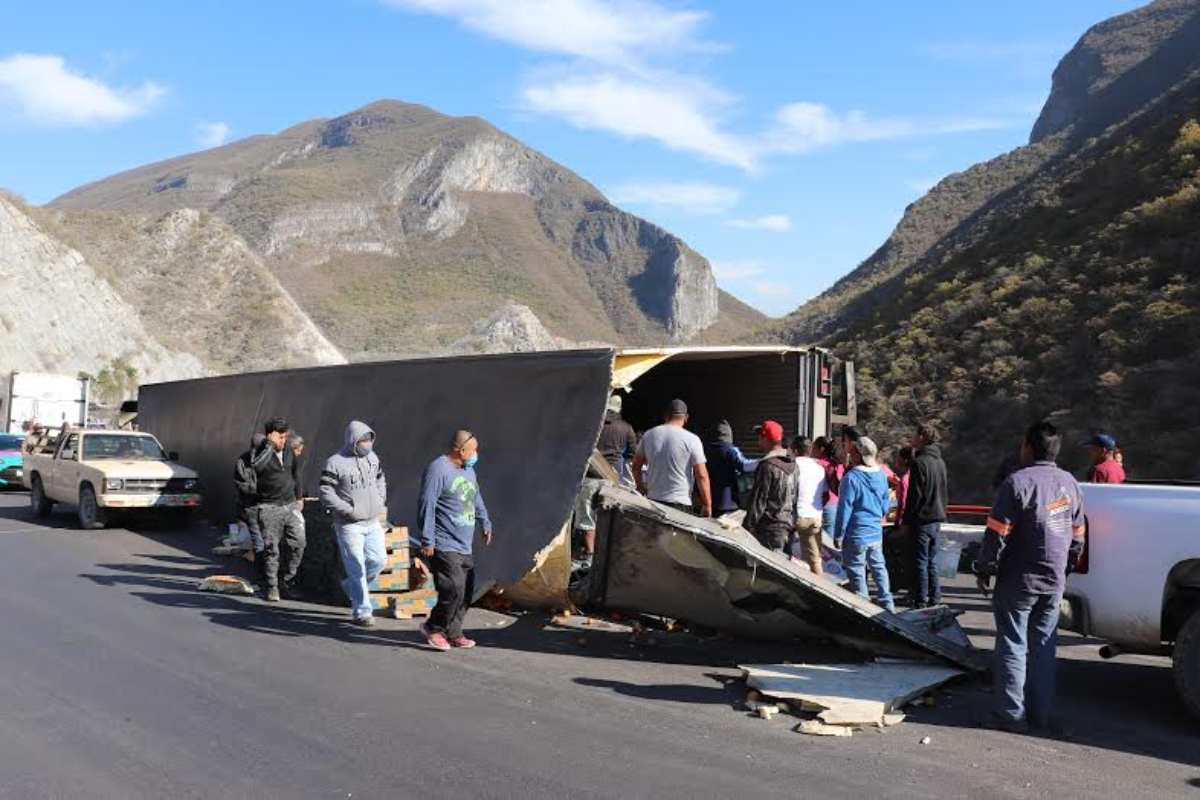 Rapiñan tráiler cargado con fruta en Tamaulipas