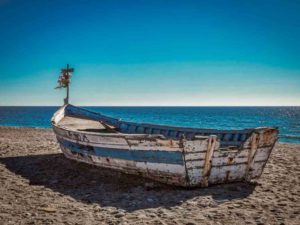 Rescatan a pescador de Tonalá que naufraga en aguas internacionales