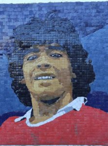 Con un mural recuerdan a Maradona en Argentina