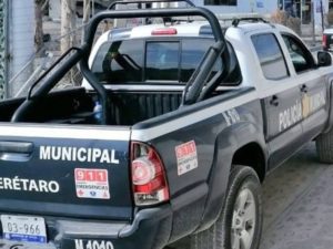 Asaltante muere al caer de una barda intentando huir