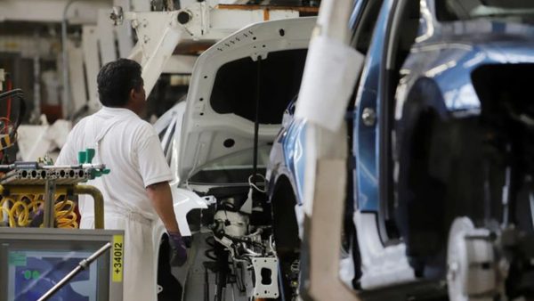 Producción de autos cae 15% en enero; exportaciones bajan 6.3%