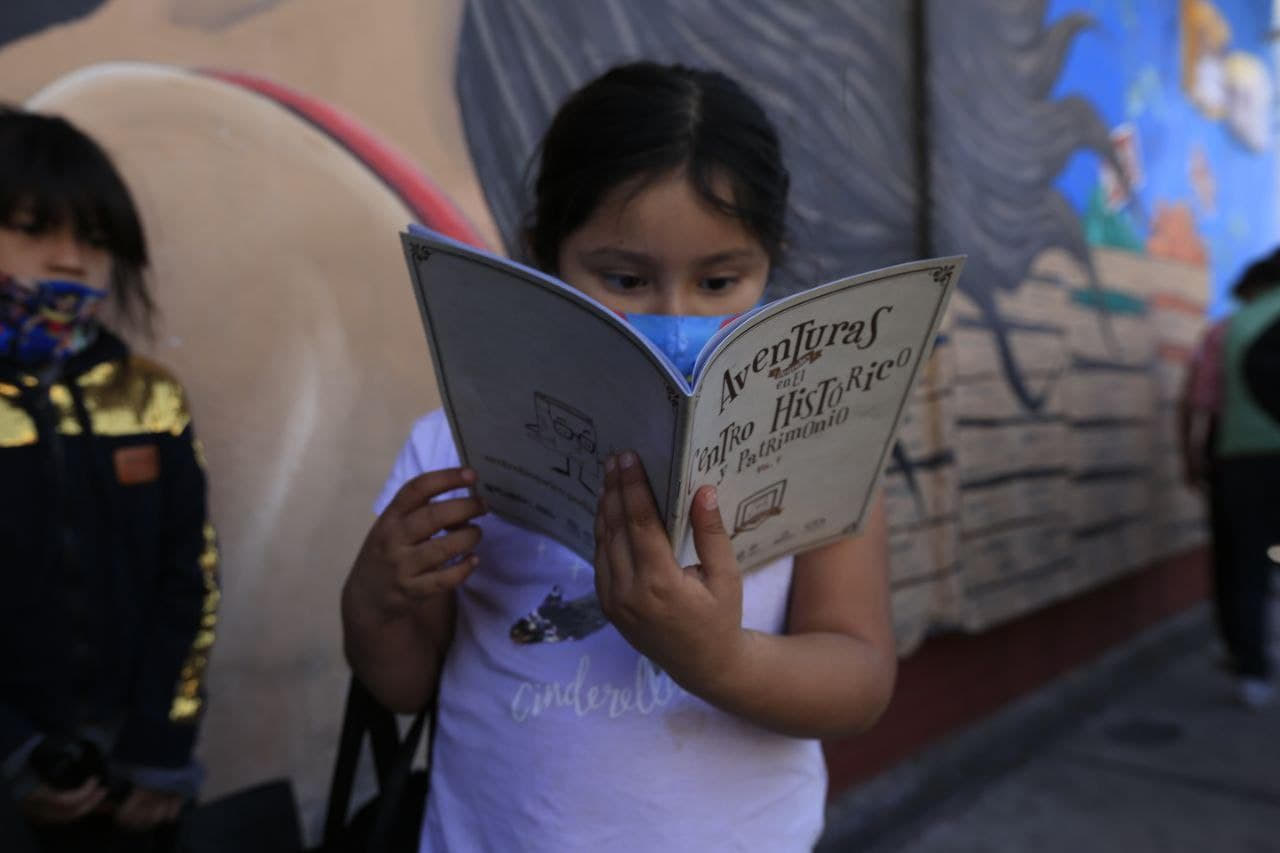 Ayuntamiento de Puebla entrega 100 de kits con material de educación patrimonial y nueva normalidad