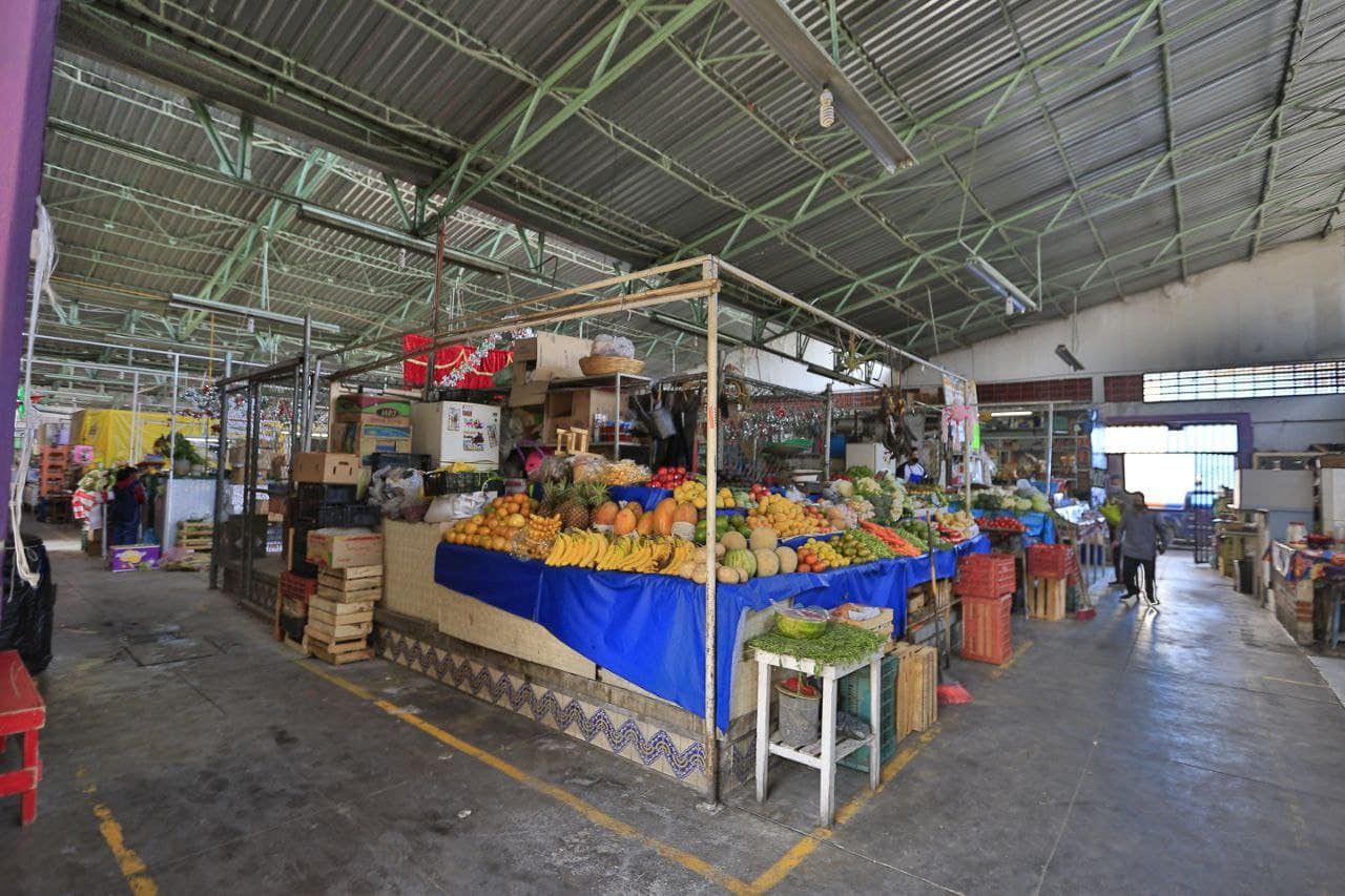 Recuperan imagen urbana y mejoran condiciones para 115 comerciantes de los mercados Santa María y Santa Anita