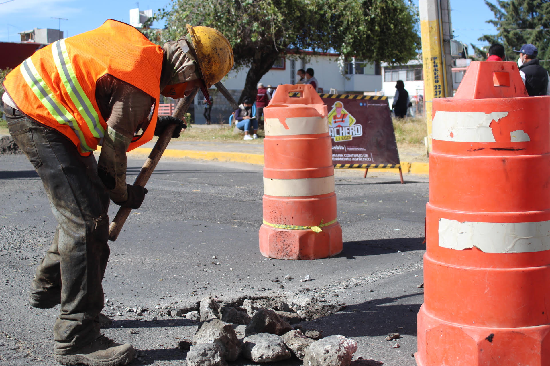 Con 20 cuadrillas, Ayuntamiento de Puebla mantiene atención al bacheo en la ciudad