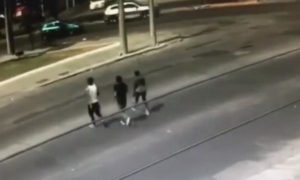 Conductor atropella a tres ladrones que le habían robado el celular