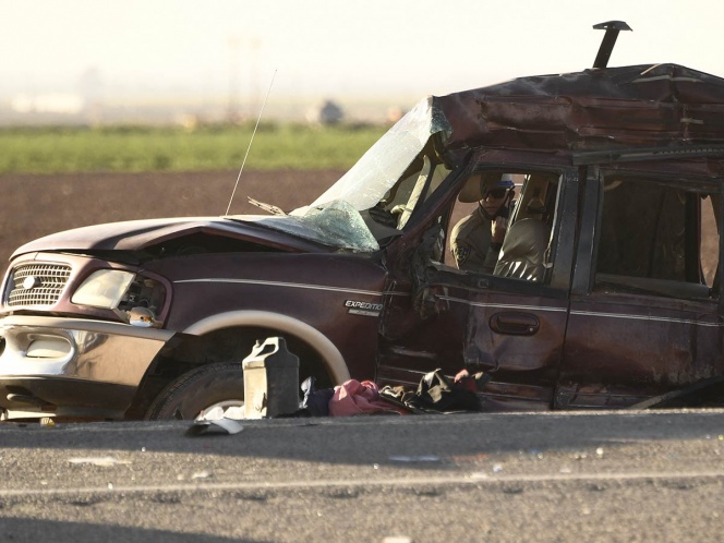 Mueren 10 mexicanos en choque en California