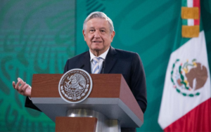 AMLO propondría una reforma a la Constitución para lograr cambios en industria eléctrica