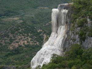 Personas que ingresen a Hierve el Agua, Oaxaca, serán arrestadas