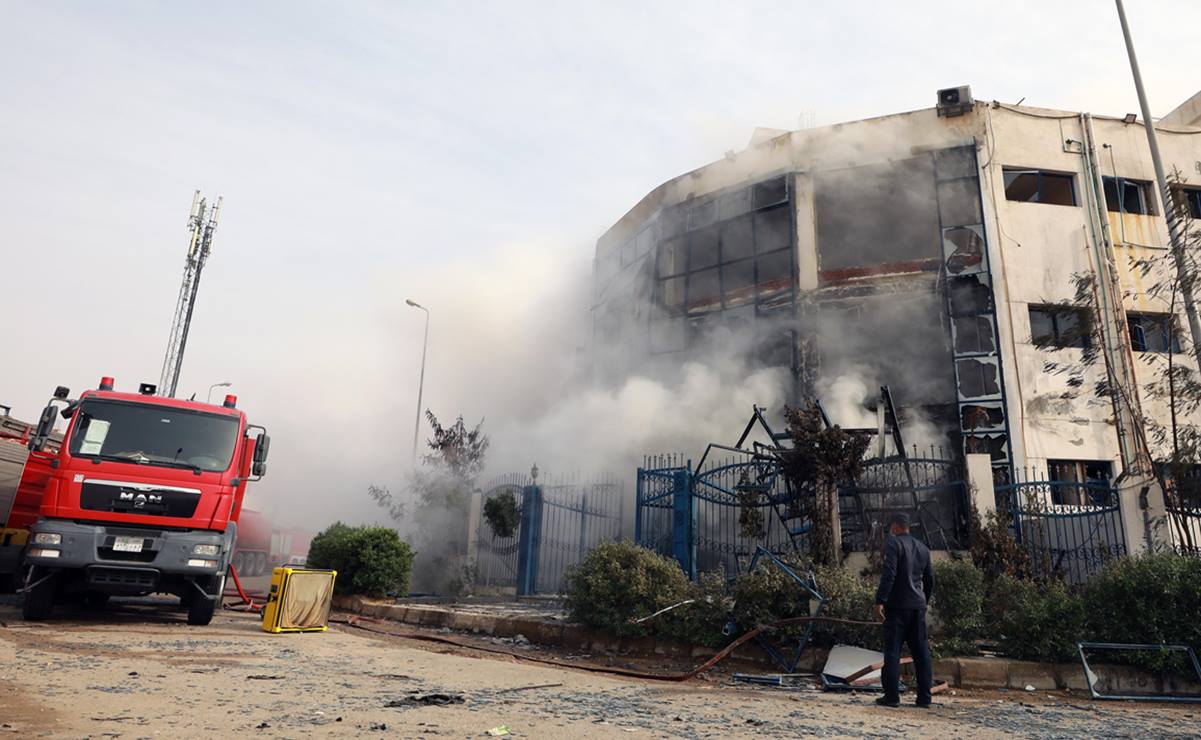 Mueren unas 20 personas en incendio en fábrica textil en El Cairo, Egipto