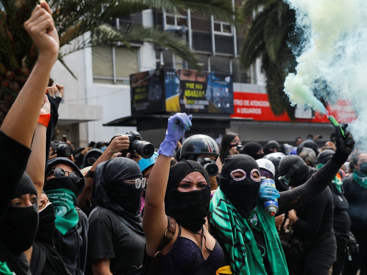 Primeros contingentes de mujeres llegan al Zócalo de la CDMX