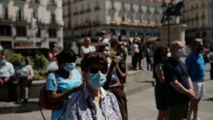 España planea ampliar uso de vacuna AstraZeneca a personas de 65 años
