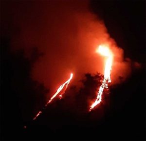 Expulsa lava y cenizas volcán Pacaya de Guatemala