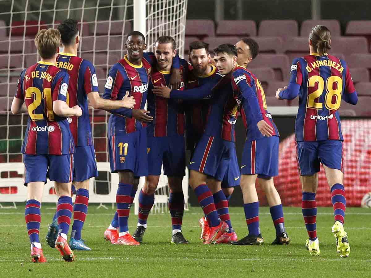 De la mano de Messi, el Barça va por la cima
