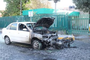 Supuesto conductor ebrio embiste motocicleta cerca de la Clínica 2 del IMSS