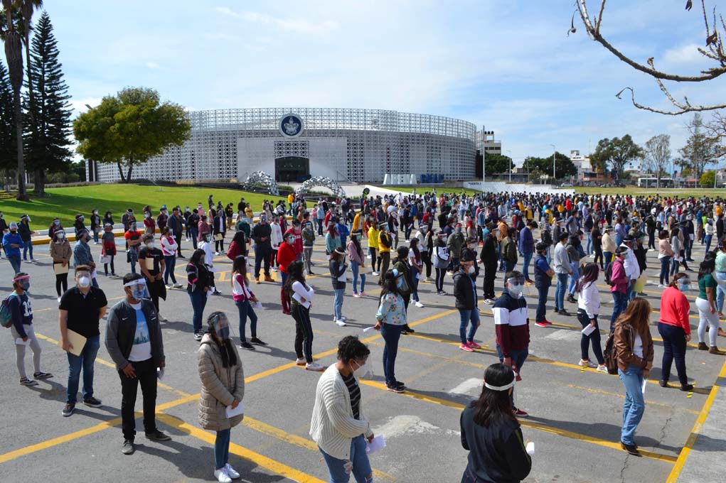 Con sana distancia y protocolos de salud, la BUAP planea regreso mixto a clases