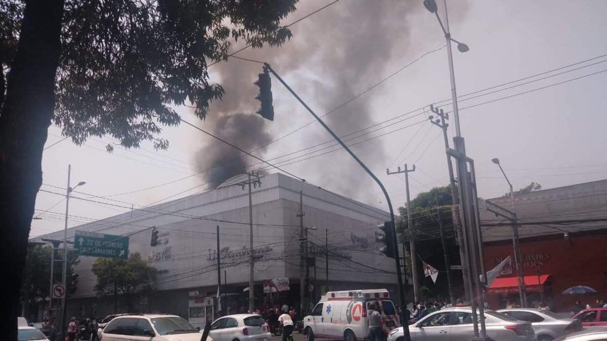 Se incendia sala de cine en Plaza Azcapotzalco, CDMX