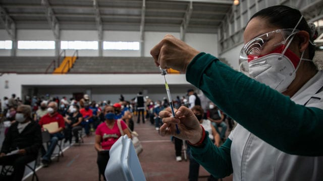 Está por finalizar la vacunación a adultos mayores de 60 años: AMLO