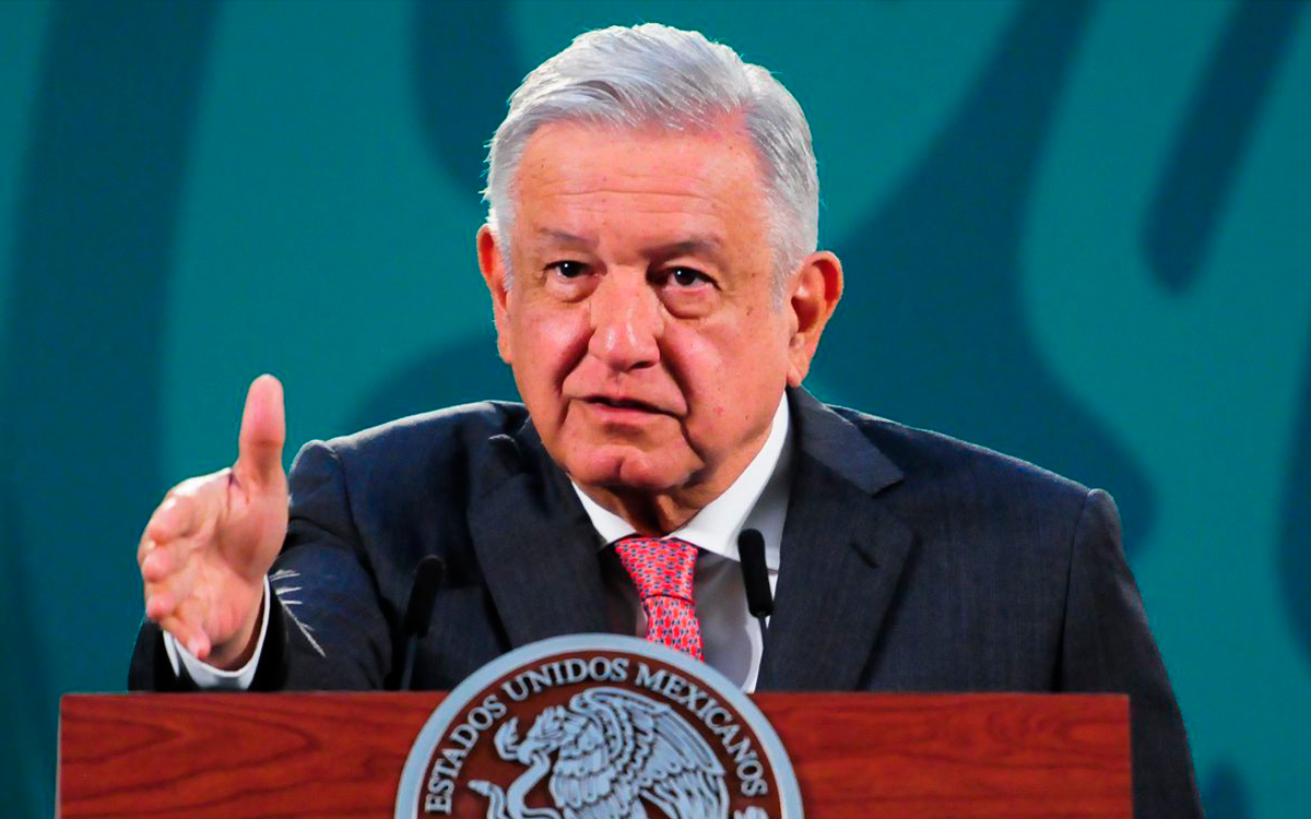 Sí debemos vacunarnos, sí protege y ayuda: López Obrador