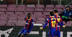 Barcelona acecha el liderato gracias a Dembelé