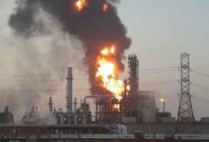 Reportan incendio en refinería Lázaro Cárdenas en Minatitlán, Veracruz