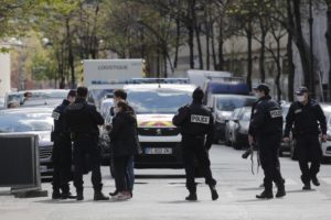 Un muerto y un herido, saldo de tiroteo a las afueras de un hospital en París