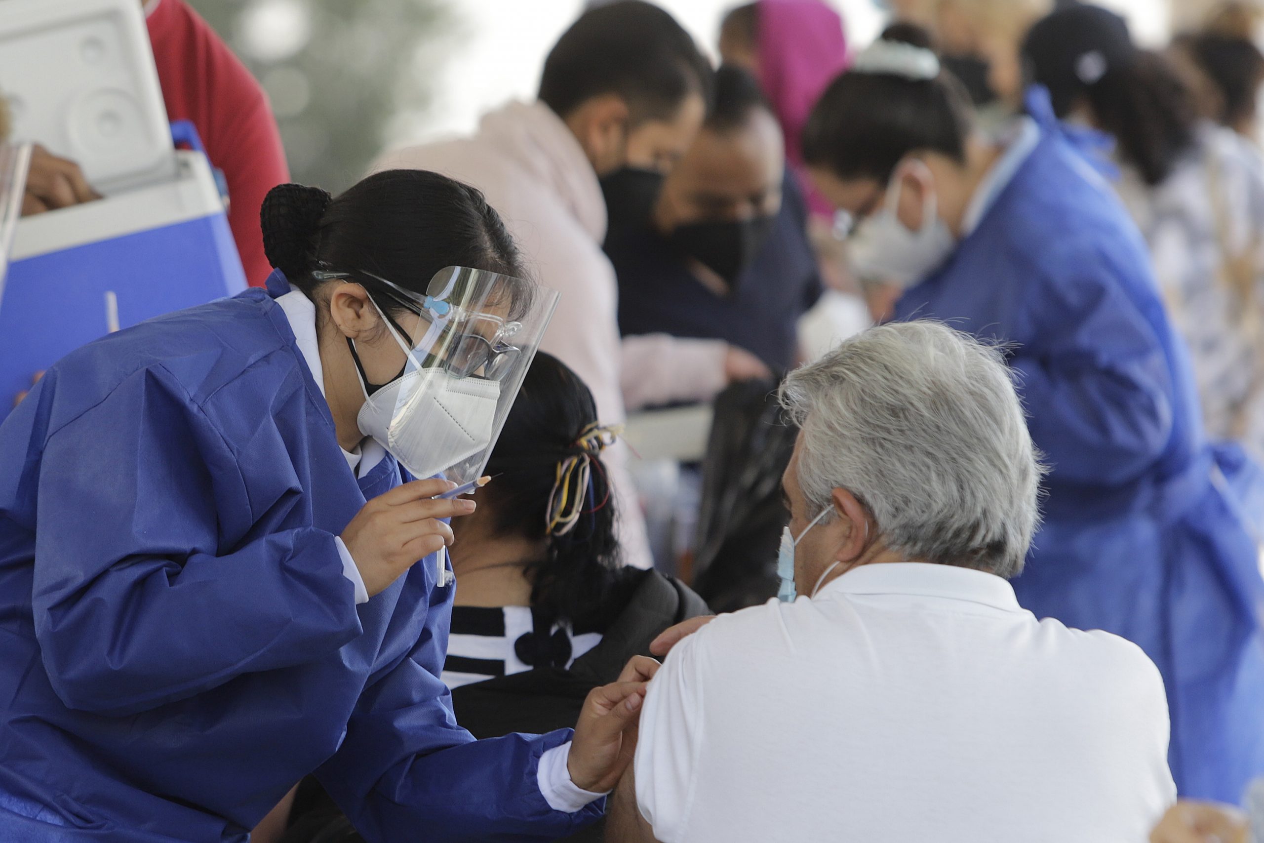 Alistan vacunación masiva para adultos mayores, residentes de 70 municipios