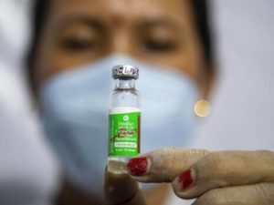 Costa Rica guardará vacunas covid de AstraZeneca por secuelas