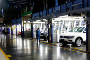 Falta de semiconductores obliga a VW a ajustar producción de la Tiguan