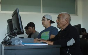 Estudiante de 83 años se gradúa como ingeniero en la BUAP