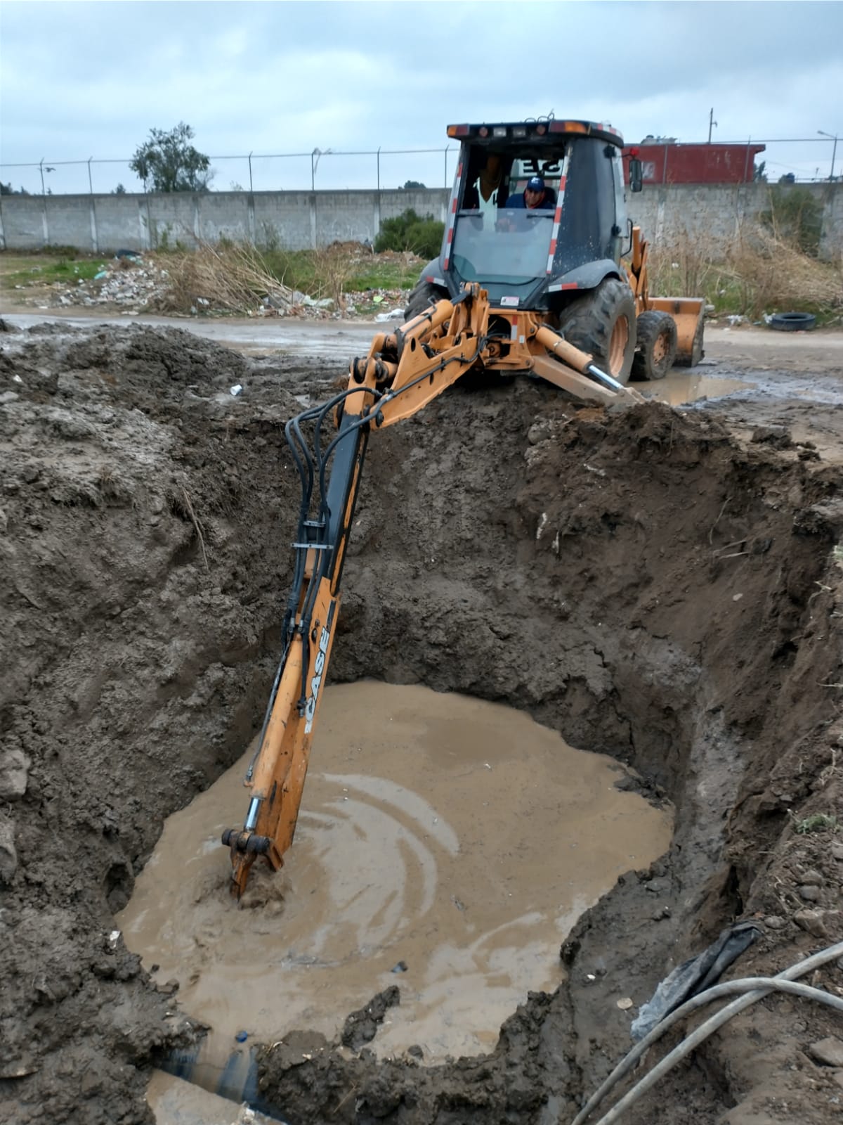 Agua de Puebla Repara fuga de agua en la Línea de Conducción Clavijero al Macro-tanque Oriente