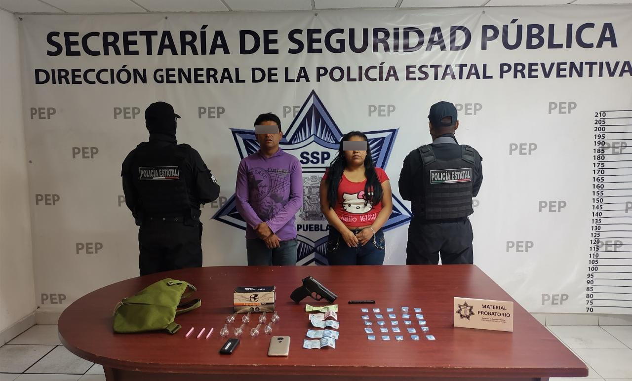 Presuntos distribuidores de droga, detenidos por Policía Estatal en Cuautlancingo