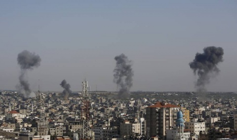 Pulveriza Israel oficinas de Hamas en Gaza; van 30 muertos