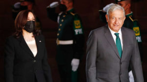 Kamala Harris es recibida en Palacio Nacional